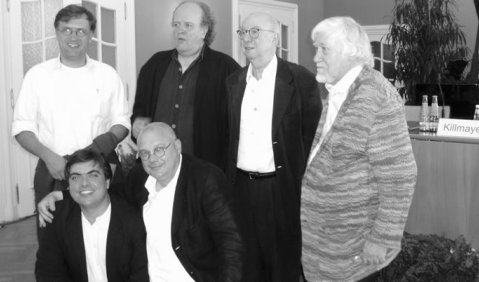 v.l.n.r., obere Reihe: Jan Müller-Wieland, Wolfgang Rihm, Aribert Reimann, Wilhelm Killmayer. Unten: Moritz Eggert und Manfred Trojahn. Foto: Elisabeth Aumiller
