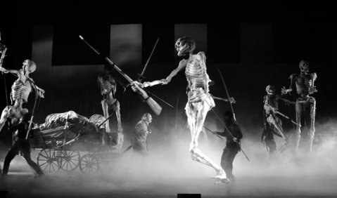 Kriegsszene aus dem neuen Ludwig2-Musical in Füssen. Foto: Archiv