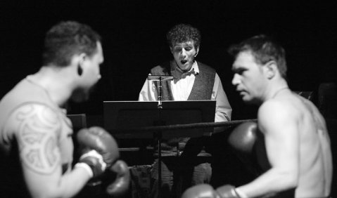 Echte Boxer, männliche Singstimmen: „Joe + Max“ – ein Bilderbuch. Foto: i-camp
