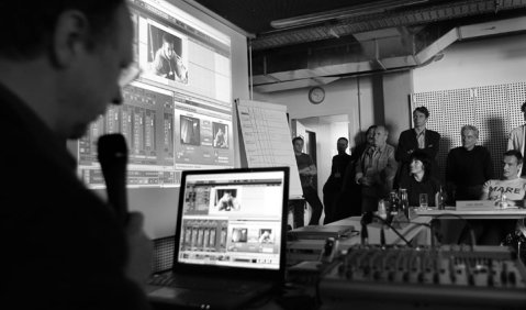 So ähnlich könnte das Studio und auch die Hochschule der Zukunft aussehen. In real time mit Kollegen auf der ganzen Welt zusammen spielen. Foto: Popakademie Baden-Württemberg GmbH