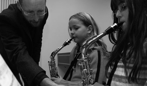 „Wir wollen zusammen Musik machen“: Das Kooperationsprojekt „Pesta-Bläser“ der Musikschule Friedrichshafen und der Pestalozzischule. Foto: Gunthild Schulte-Hoppe 