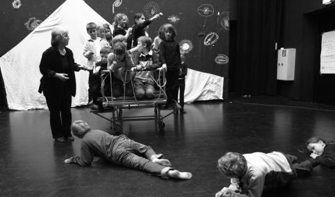 Gezeigt wurde „Mehr Platz zum Fliegen“ in der Nürnberger Villa Leon, verbunden mit einer Expertendiskussion über „Musik und Bewegung für Kinder“. Foto: Jutta Missbach