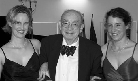 Das Klavierduo Mona und Rica Bard mit Alfons Kontarsky. Foto: Archiv