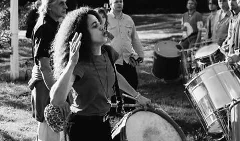 Workshop Maracatu unter Leitung von Neide Alves Pilgar im Rahmen des Festivals „Samba Syndrom”. Foto: Rolf Dau, Agentur New Roses