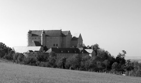 Idyllisch gelegen: Schloss Kapfenburg in der Hohenlohe