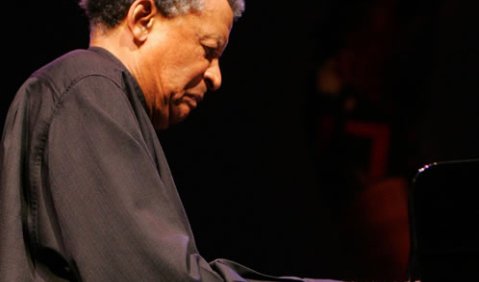 Gewohnt streng und präzise: Abdullah Ibrahim. Foto: Andre Kempner