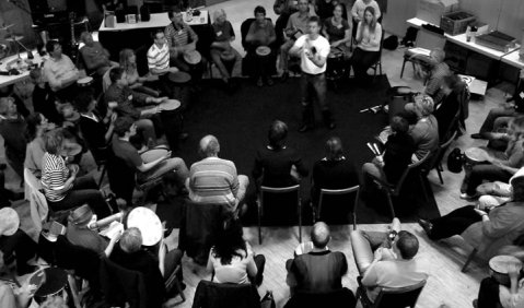 Praktische Erfahrungen im „Drumcircle“. Foto: Juan Martin Koch