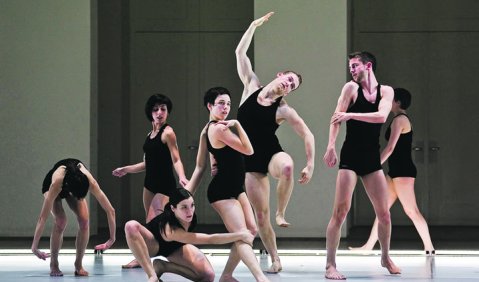 Szene aus der Tanzplan Dresden-Produktion „Memori“ von Wayne McGregor, März 2007. Foto: Costin Radu