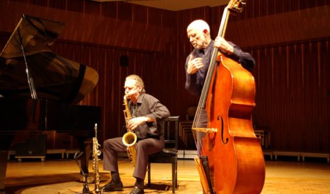 Freejazz fürs Festkonzert (v.li.): Jacques Demierre, Urs Leimgruber und Barre Phillips. Foto: Andreas Kolb