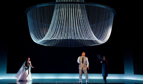 v.l.: Irina Oknina (Amelia), David Yim (Riccardo) und Mikolaj Zalasinski (Renato), Staatstheater Nürnberg (Oper): "Ein Maskenball" (Premiere: 06.06.2015) - Foto: Jutta Missbach
