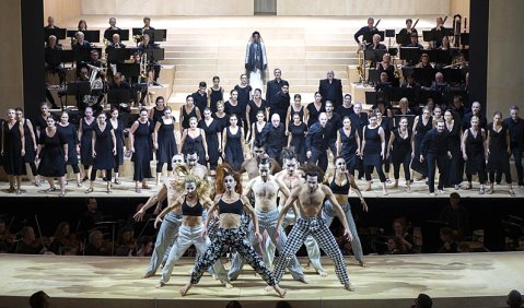 Henzes „Bassarids“ an der Komischen Oper Berlin. Foto: Monika Rittershaus