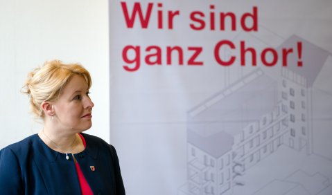 Wir sind ganz Chor. Franziska Giffey. Foto: Hufner