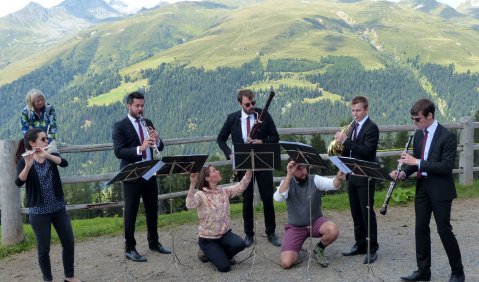 Musik auf der Clavadeler Alp auf rund 2000 Meter. Foto: Georg Rudiger