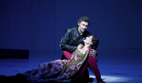 Souverän raumfüllend: Jonas Kaufmann und Anja Harteros im Salzburger „Don Carlos“. Foto: Monika Rittershaus