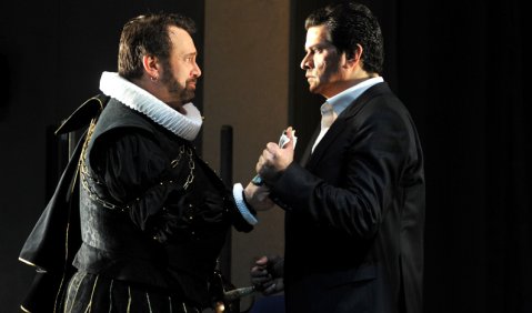 Das hohe Paar der Mannheimer „Don Carlo“-Produktion: Jorge Lagunes und Roy Cornelius Smith. Foto: Hans Jörg Michel