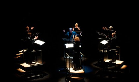 Die Neuen Vocalsolisten Stuttgart als Meditarrenean Voices. Foto: Martin Sigmund