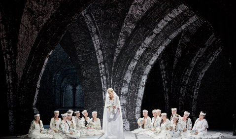 Fierrabras 2014 • Julia Kleiter (Emma), Konzertvereinigung Wiener Staatsopernchor, Foto: © Salzburger Festspiele / Monika Rittershaus