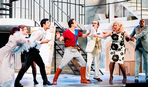 Le nozze di Figaro. Gräfin Almaviva (Marika Schönberg), Susanna (Olena Tokar), Figaro (Sejong Chang), Graf Almaviva (Matthias Hausmann), Don Bartolo (Milcho Borovinov), Marcellina (Karin Lovelius) & Basilio (Sunnyboy Dladla). Foto: © Kirsten Nijhof