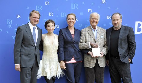 Ulrich Wilhelm, Meret Becker, Diane Iljine, „Look & Listen“-Preisträger Martin Böttcher und Harold Faltermeyer. Foto: Bayerischer Rundfunk / Julia Müller