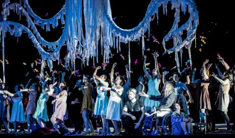 Eine Piñata zu Ehren Neptuns: „Idomeneo“ in Nürnberg, hier ein Szenenfoto der Antwerpener Partnerproduktion. Foto: Ludwig Olah