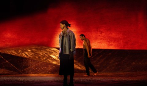 Carmen 2026 (Regie/Choreografie, Gabriela Carrizo (Peeping Tom)): Asmik Grigorian (Carmen), Jonathan Tetelman (Don Jos&eacute;). Foto: &copy; SF/Virginia Rota