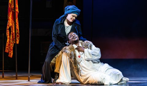 &bdquo;Otello&ldquo; am Staatstheater Meiningen. Emma McNairy und Owen Metsileng. Foto: &copy; Christina Iberl