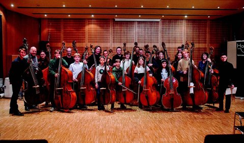 Ein Jugend Kontrabass-Orchester
