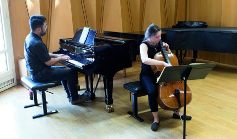 Ein Duo aus Klavier und Cello