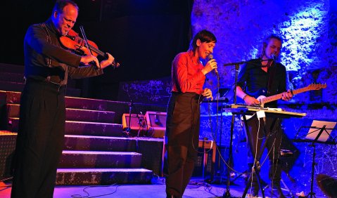 Seltenes Trio: Gregor Hübner, Jelena Kuljic und Gerd Baumann im Milla Club. Foto: Ralf Dombrowski