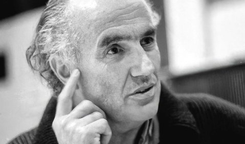 Luigi Nono, porträtiert bei den Donaueschinger Musiktagen 1982. Bereits 1957 konnten die Festivalbesucher dort das erste Orchesterstück des jungen Luigi Nono hören. Geschrieben wurde es für den Geiger Rudolf Kolisch, der die Donaueschinger Uraufführung spielte. Foto: Hans Kumpf