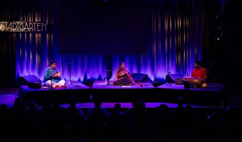 Trio Swaralayaamaaya Traditionelle Musik aus Bangalore FR 10. Mai | 18:00 Stadtgarten © Jörn Neumann