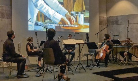 Das Ensemble LUX mit fünf Uraufführungen von Komponistinnen aus fünf Ländern. Foto: Sophia Hegewald