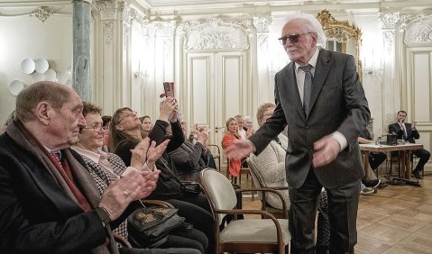 York Höller empfängt den Applaus des Publikums. Foto: Wolfgang Weiss