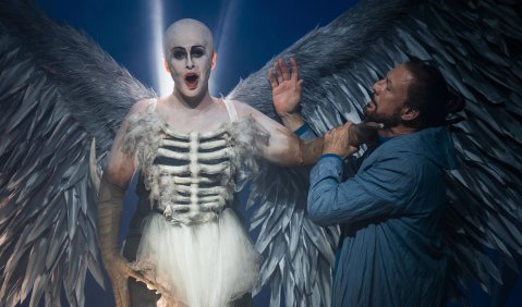 v.l.n.r.: Anna Danik (La Sphinge), Paul Gay (Œdipe). © Bregenzer Festspiele / Daniel Ammann 