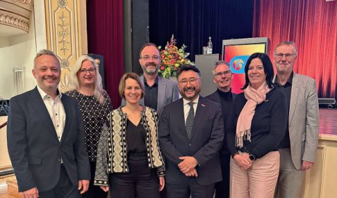 Der 2026 in Erfurt wiedergew&auml;hlte Bundesvorstand des VdM (v.l.n.r.): Matthias Deichstetter, Ulrike Petritzki, Anabel Heger, Stefan Prophet, Friedrich-Koh Dolge, Christoph Peters, Angela Bauer und J&ouml;rg Freese. Foto: VdM/Kerstin Heiderich