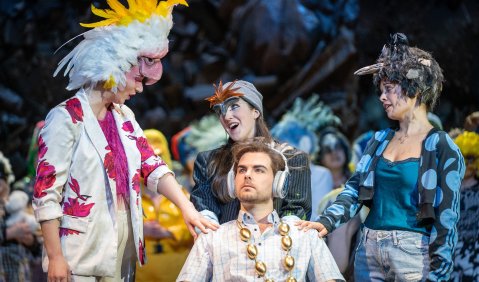 „Die Vögel“ am Staatstheater Oldenburg. Foto: Stephan Walzl