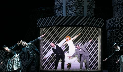 Piotr Buszewski (Fadinard), Alexander Grassauer (Nonancourt), Rosalia Cid (Elena), Neven Crnić (Beaupertuis), S&auml;chsischer Staatsopernchor Dresden; &copy; Semperoper Dresden. Foto: Mark Schulze Steinen