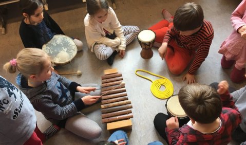 Grundschulkinder im Musikunterricht. Foto: San Giorgio