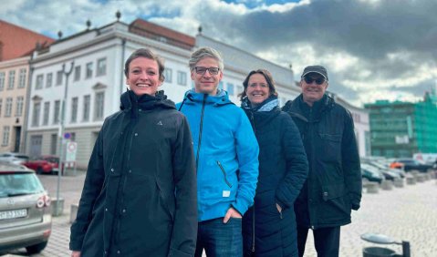 Das Auftakt-Projektteam (v.l.n.r.): Julia Peters, wissenschaftliche Mitarbeiterin (MHL); Dr. Andreas Heye, externer Projektpartner (Universit&auml;t Bielefeld); Prof. Dr. Annette Ziegenmeyer, Projektleitung (MHL); Prof. i. R. Dr. Phillipp Walkenhorst, externer Berater, emerit. (Universit&auml;t zu K&ouml;ln). Foto: Fabian Bade