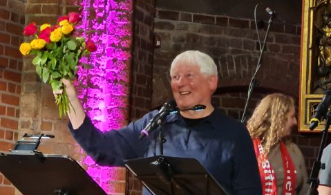 Der Liedermacher Fritz Baltruweit („Freunde, dass der Mandelzweig“) geht nach 30 Kirchentag in den Ruhestand. © Ralf-Thomas Lindner