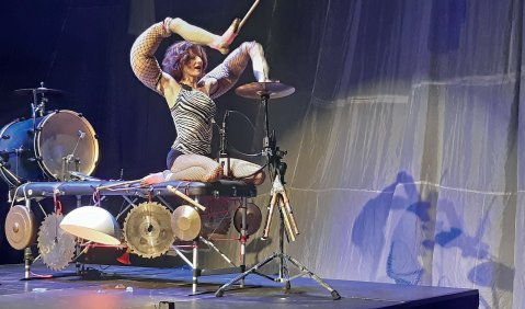 Performance von und mit Teresa Grebchenko. Foto: Justyna Koeke Performance von und mit Teresa Grebchenko. Foto: Justyna Koeke