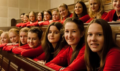 60 Jahre jung; der Dresdner M&auml;dchenchor. Foto: Katharina Fritze