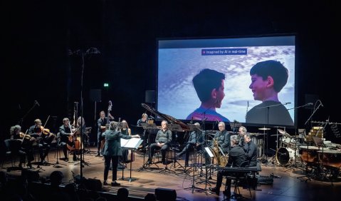 Amen Feizabadis&nbsp;Deep Siesta, Musiktheater mit KI-generierter Video-B&uuml;hne, Zafraan-Ensemble, Neue Vocalsolisten unter Yalda Zamani. Foto: Claudius Pflug/Deutschlandradio