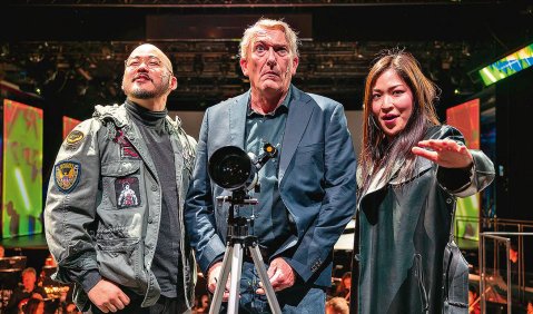 Shin Yeo, Wolfgang Schwaninger, Jihyun Cecilia Lee. Foto: Jan-Pieter Fuhr/Staatstheater Augsburg