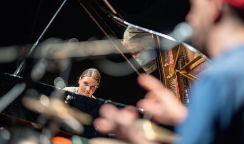 „Bilder einer Ausstellung“ im Anneliese Brost Musikforum: Percussive Dimensions Arrangement von Bernhard Schimpelsberger und Kateryna Titova (mehr dazu auf Seite 6). 