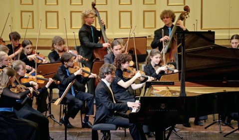 Rafał Blechacz und die Deutsche Streicherphilharmonie Foto: &copy; Markus Gottschall