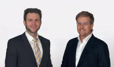 Gr&uuml;ndungsmitglieder der Musikschule Waldkirchen: Franz Maier, Stifter und Vorstand der AVITUS Stiftung und Musikschulleiter Tobias Bauer. Foto: privat