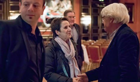 Konstantia Gourzi mit Georges Aperghis (re.) und Minas Borboudakis bei der Verleihung des Christoph und Stephan Kaske Preises 2016. Foto: Susanne van Loon