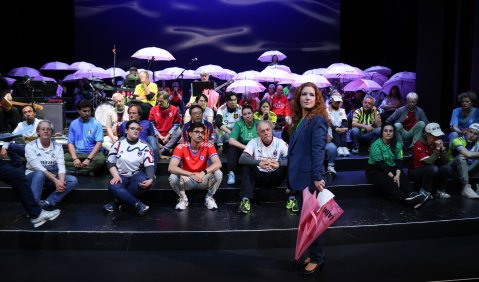 Mirjam Rast, Bremer BürgerinnenChor des Theater Bremen. Foto: Jörg Landsberg