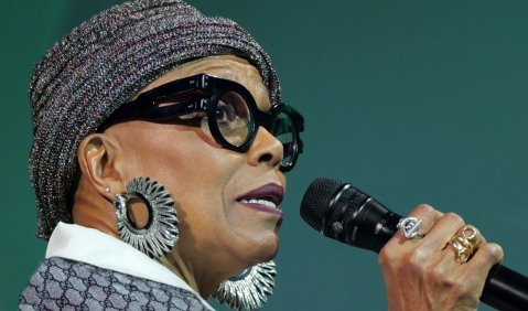 DeeDee Bridgewater beim Münchener Jazzsommer. Foto: TJ Krebs
